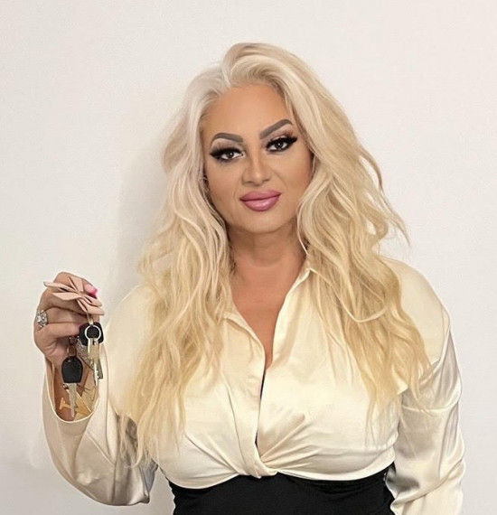 Alžbeta Ahmodu,Konateľka